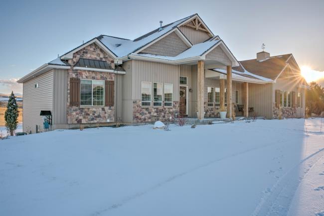 How Idaho Falls Semi-Custom Home Builders Adapt Homes for the Seasons